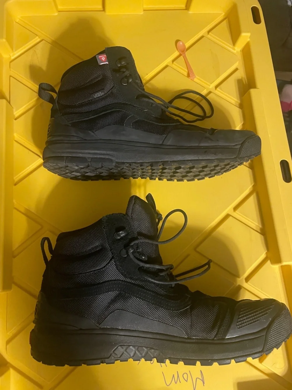 Vans UltraRange High-Top Boots in Black